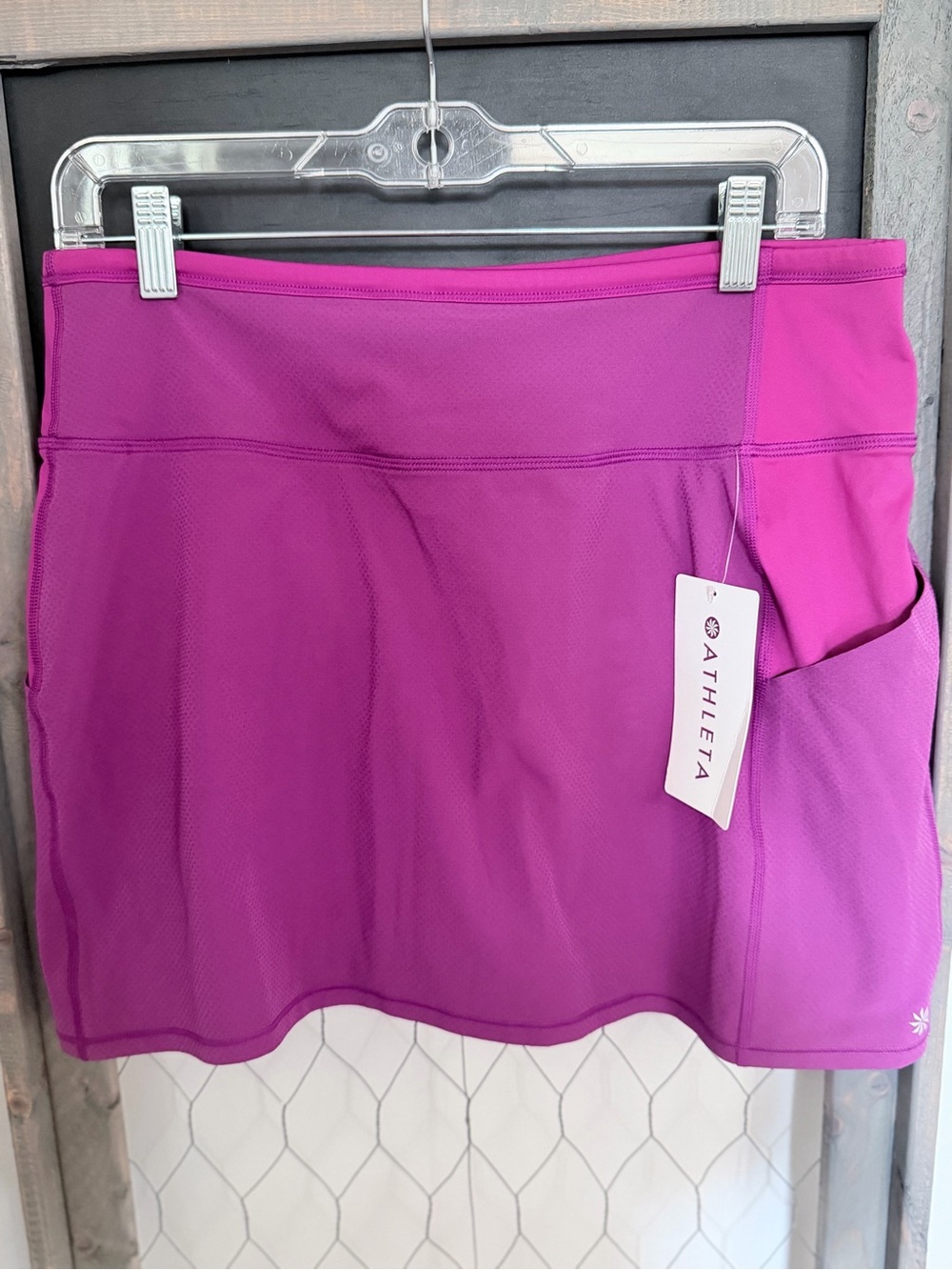NWT Athleta Action Skort in Dobby Size M Magenta 14.5”